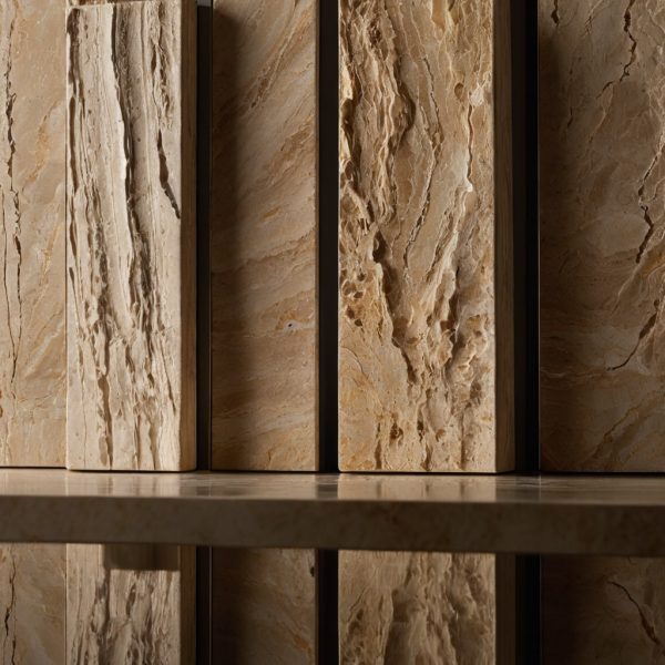 ساب و پرداخت صیقلی اسلب بزرگ تراورتن رامشه در کارخانه سنگبری